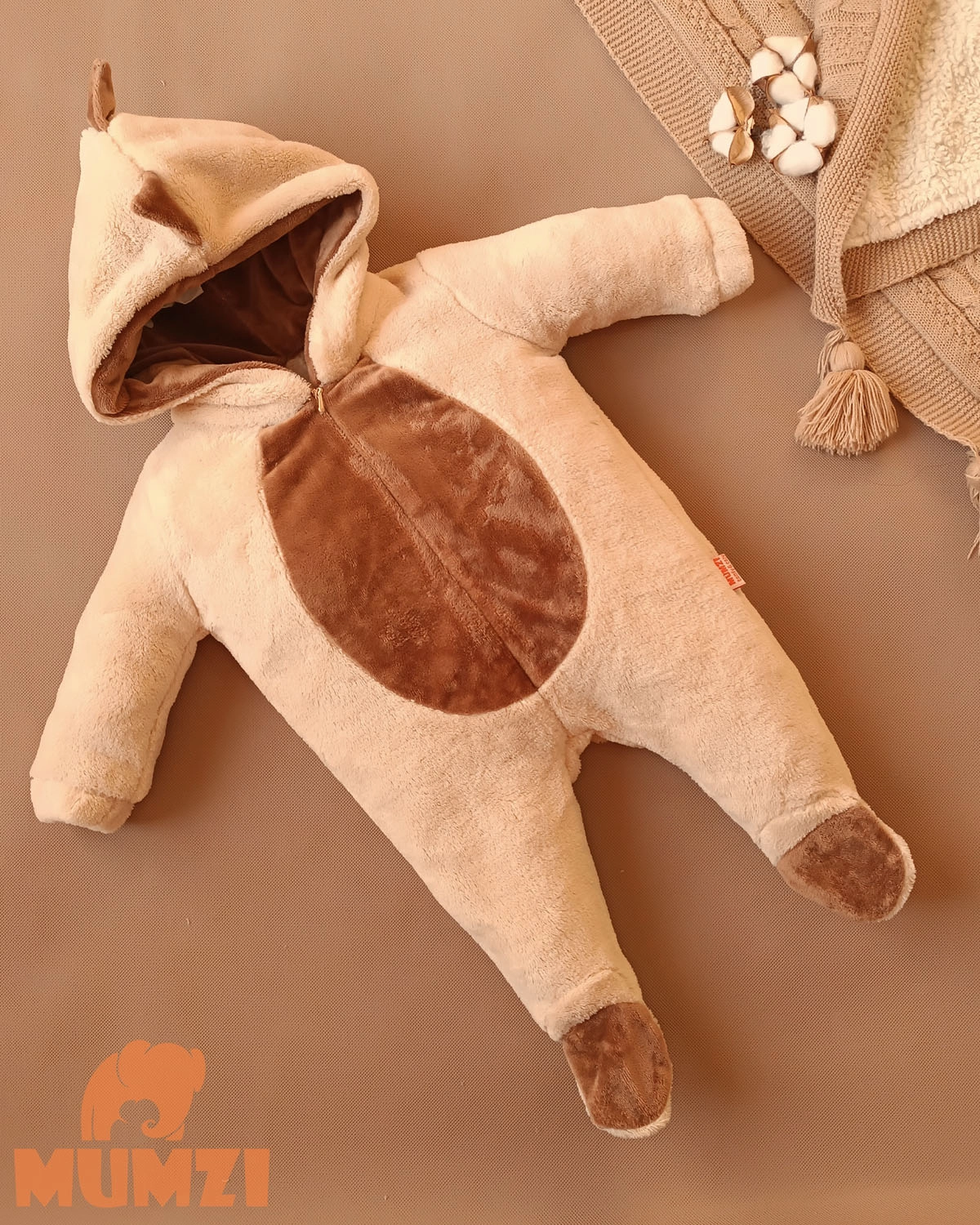 نمای روبرو از مدل دایناسوری رنگ کرم قهوه ایی